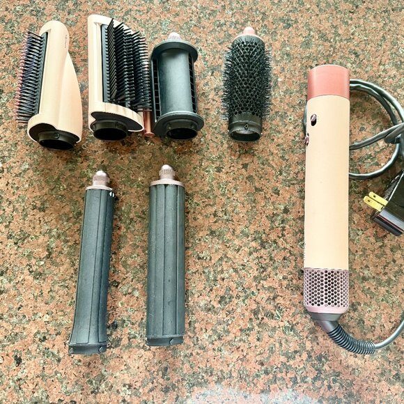 Dyson Airwrap! - Picture 1 of 9